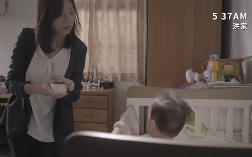 （影）「職業婦女為家打拼」樣貌！洪慈庸首支CF拉媽媽與女兒入鏡