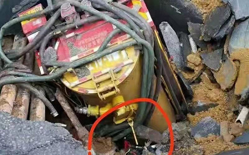 救人先填洞? 廣州3路面塌陷受困者完全失聯