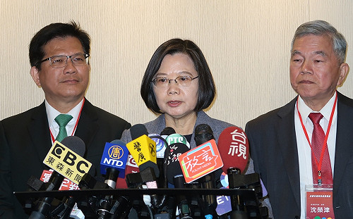 韓跌破兩成  蔡英文：韓市長要質疑每家民調嗎？