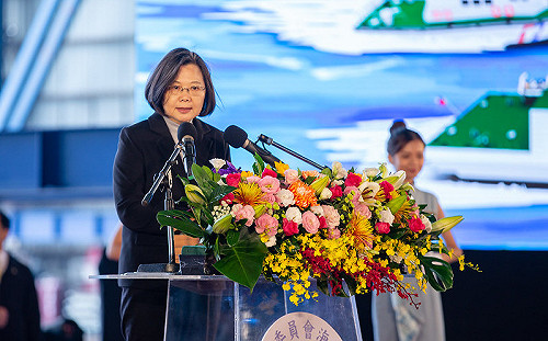 蔡英文：10年內編426億 打造141艘海巡艦艇