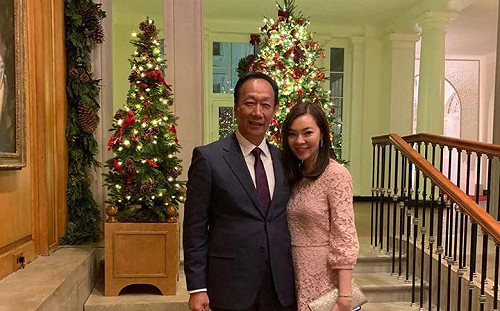 郭董訪白宮會晤川普  臉書PO照曬耶誕夫妻照