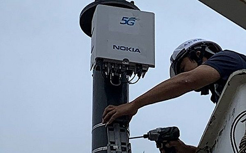 新竹人看過來！國內首座5G智慧路燈在南寮漁港亮相