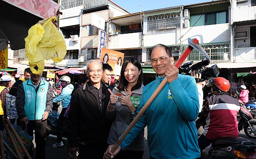 水牛伯台中首場站台  力薦洪慈庸、莊競程