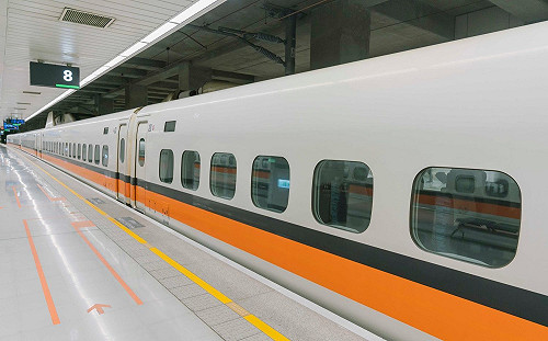 快訊》高鐵雲林段電車線遭大型氣球纏繞 部分列車延誤