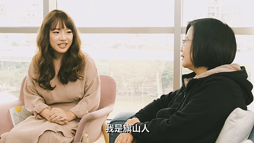 (影)蔡英文和女孩「方」相見歡 還轉交香港大學生的信