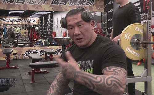 澄清是與何庭歡直播 館長大聲斥責：韓國瑜本人要來也不會讓他來