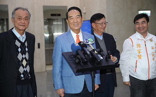 首場政見說明會後 宋楚瑜赴新竹科學園區舉行閉門座談