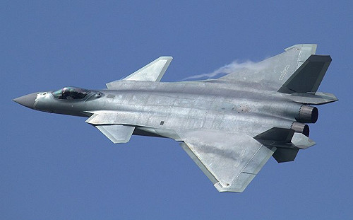 當作假想敵「陪練」 美公開「亮機」殲20模型現身美軍基地