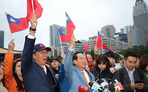 郭台銘挺親民黨升溫 明合體宣明智陪橘營候選人掃街