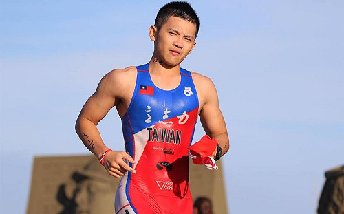 黑鷹失事》圓飛行夢、減輕家計負擔 副駕駛劉鎮富選讀官校