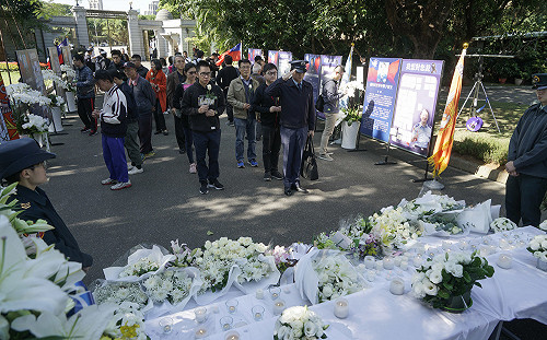 良影一二》台北賓館開放民眾弔唁黑鷹失事殉職將士 場面哀戚令人鼻酸