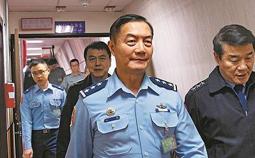 黑鷹失事》死前仍緊抱總長 黃聖航親屬要求與沈一鳴安葬同墓園