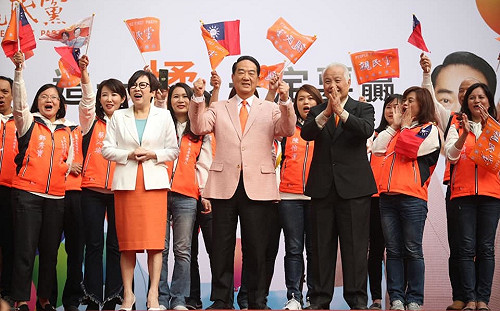 宋鎮邁深夜千字文挺父  po宋楚瑜肌肉照網路暴動