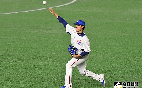 日職／「逆向」二刀流！張奕不可思議的旅程