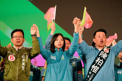 小英台中選前之夜　洪慈庸：年輕人站出來守護台灣！