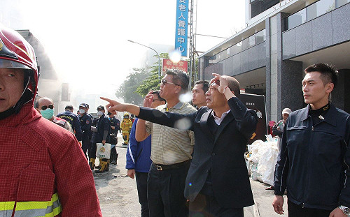 燈不點不亮？趙天麟批大火市府應變差 韓國瑜親赴現場勘災