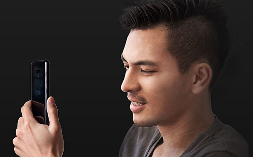 網友票選今年最期待的手機新突破　「螢幕下自拍鏡頭」獲榜首