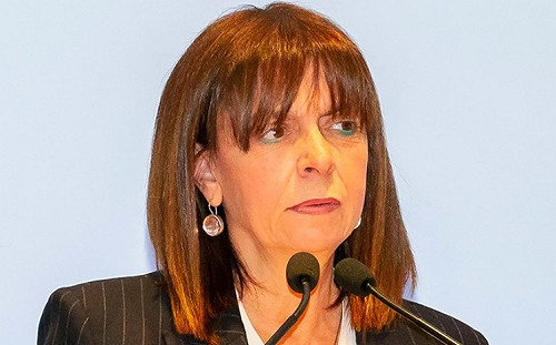 國會跨黨派相挺 希臘選出史上首位女總統