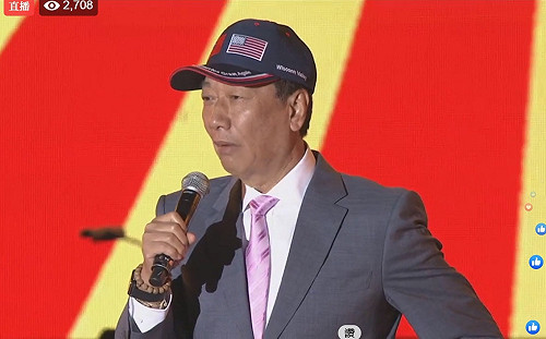 直球對決要蔡政府授權買BNT疫苗 黃暐瀚 : 郭董有3張牌......