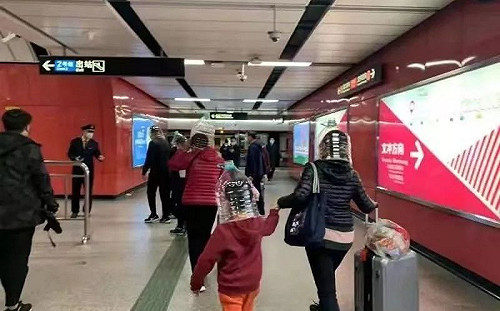 疫情當頭  南京要掃描手機登記才能搭公車地鐵