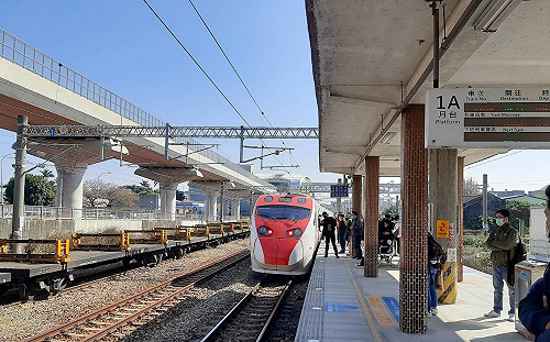 準備放假囉！中秋連假台鐵加開185列次  9/2開放訂票