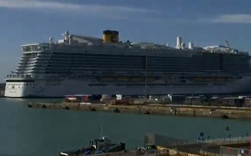 中國夫妻疑感染武漢肺炎 7000人困郵輪禁上岸