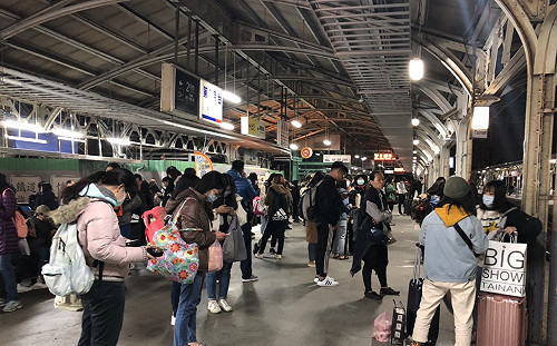 行人闖台鐵楊梅段鐵軌遭撞死！影響超過萬人