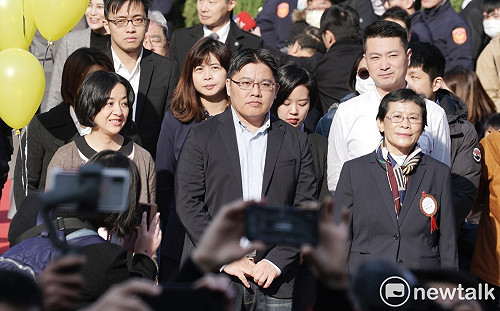 時力3新科立委走紅毯 誓言落實「公平正義改變台灣」