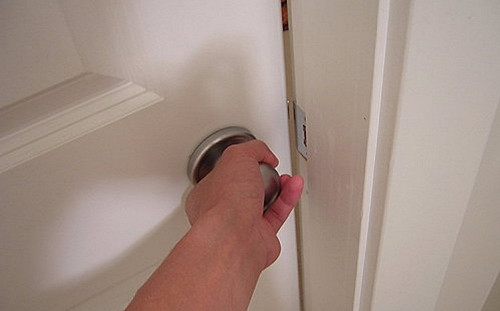 武漢肺炎》不止戴口罩還要勤洗手 廣州發現門把上有病毒