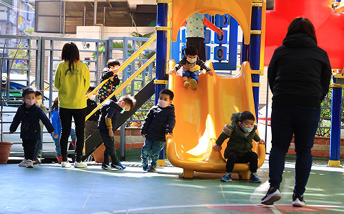 微解封》可以出遊、看電影  安親班不開放！民眾灌爆衛福部臉書：小孩就送去健身房吧