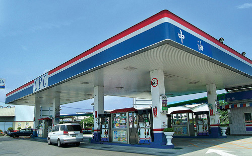 油價降！國內汽、柴油價格明日起各調降1.3元及1.5元