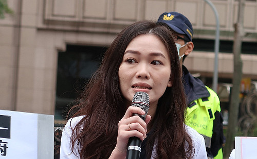 柯文哲稱內心是深綠｢太噁心了！｣吳欣岱：支持度下跌又開始要蹭綠