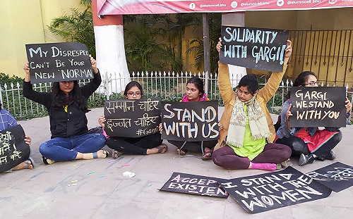 駭人聽聞! 印度數十人翻牆女校毆打、性侵 保全警衛竟冷眼旁觀