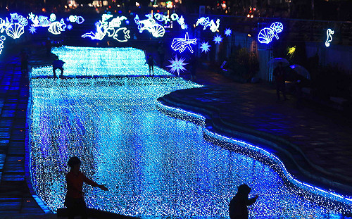 環狀線幸福站「新莊中港光雕秀」過浪漫情人節