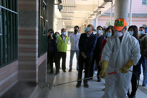 因應開學日防疫  韓國瑜：全市379所學校明天前完成校園消毒工作