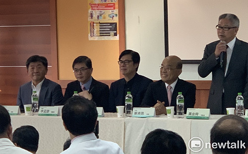 讓台灣成為世界學習的國家 蘇揆鞠躬感謝藥局販售實名制口罩