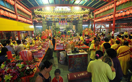 因應「武肺」疫情 全台17宮廟、佛寺順延遶境、參香活動