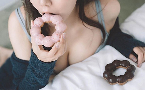 為何甜甜圈中間有「洞」？達人驚爆真相：不是因為方便吃