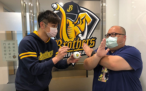 中職／因應武漢肺炎　中信兄弟球團宣布暫時不幫球迷簽名