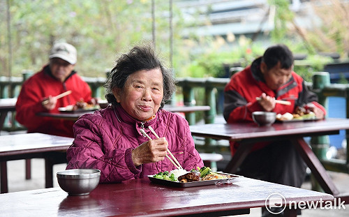 新北老人共餐暫停 侯友宜：少數特例可續辦
