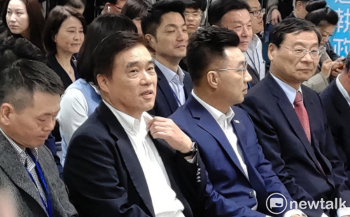 黨主席選舉最後衝刺 江提「無私無我」、郝子承父志「反台獨」