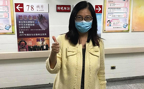 管媽吃閉門羹好開心  探病被趕反給醫護「讚！」