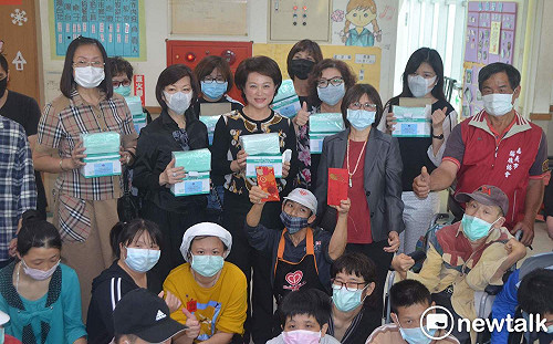 武漢肺炎》婦聯會助防疫?  蕭淑麗捐口罩關懷腦麻兒