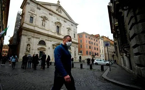 武漢肺炎肆虐 導遊 : 西班牙人終於知道戴口罩的不是搶匪了