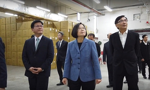 口罩實名制2.0、每週7百萬片上路 蔡英文勉郵差：辛苦了