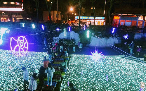 新北「藍調中港」光雕秀展期至4/5；白色情人節浪漫快閃
