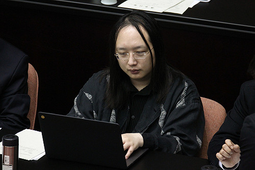 唐鳳真的強到沒對手？台人透露「真實心聲」：別老是這樣