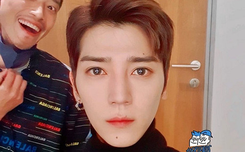 畢書盡當爸後首露面  新髮型流露爸爸味