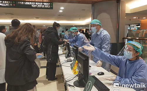 武漢肺炎》染疫清除病毒天數差距大 除了年紀還有其他原因