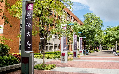 22歲成大生為情所困燒炭  搶救2小時仍不治身亡